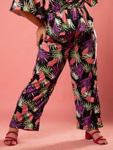 Load image into Gallery viewer, Holiday Trouser Fleur
